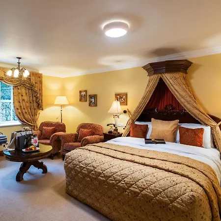 Earls Court House Guest house 4*