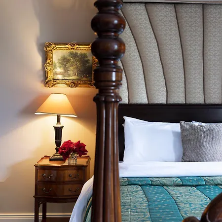Earls Court House بيت ضيافة 4*
