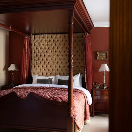 Earls Court House بيت ضيافة 4*