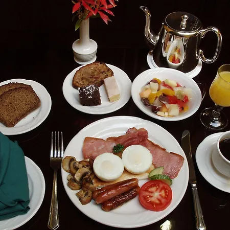 Earls Court House Konukevi 4*