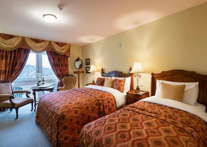 Earls Court House 4*