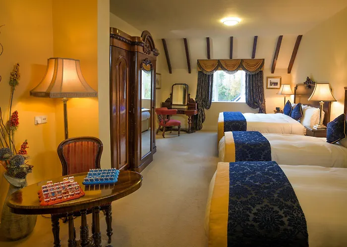 Earls Court House 4*