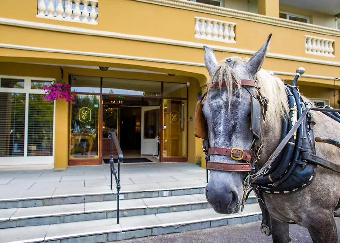 Earls Court House 4*