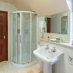 Earls Court House 4*