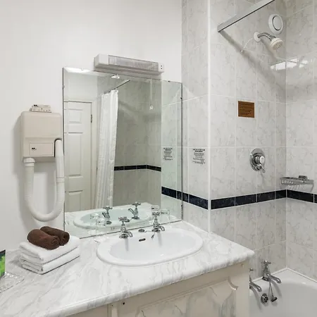 Earls Court House كيلارني