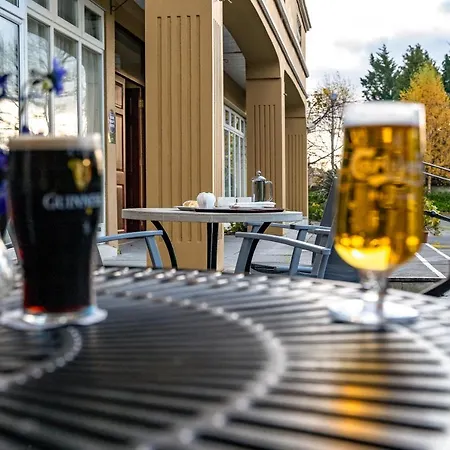 Earls Court House 4*