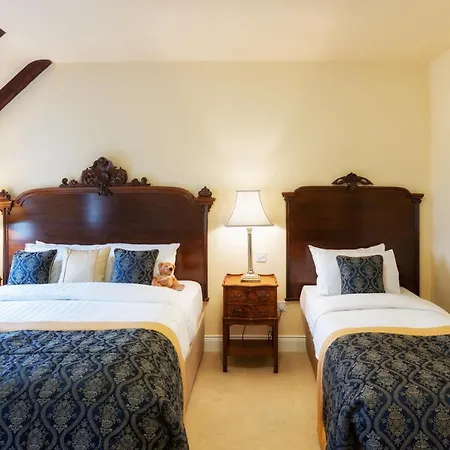 بيت ضيافة Earls Court House